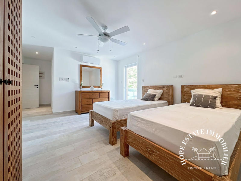 Villa - 1 100 m² - 25 pièces