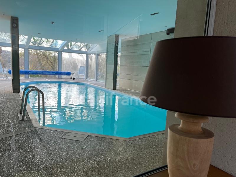 Propriété - 669 m² - 9 pièces