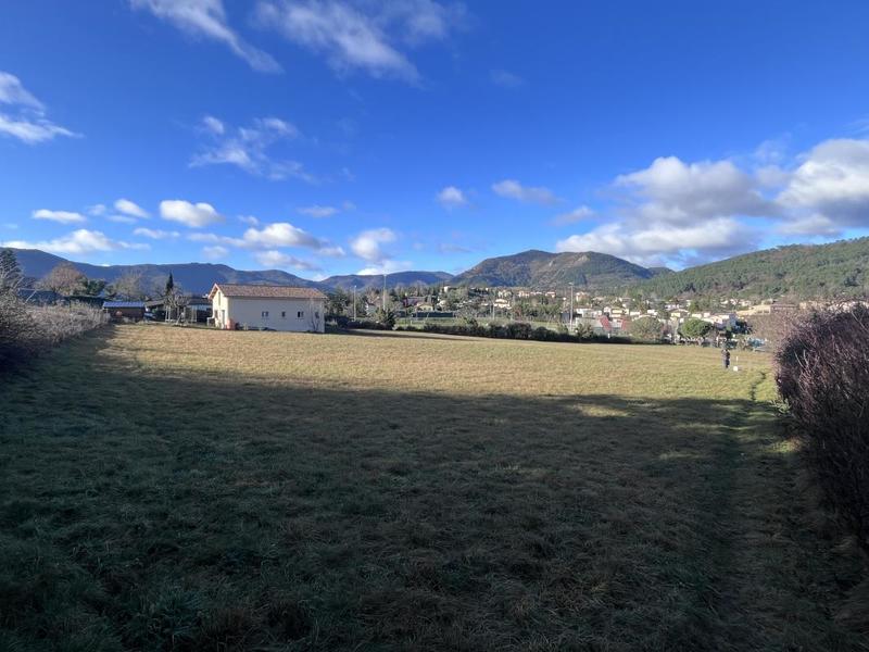Terrain constructible - 2 350 m²