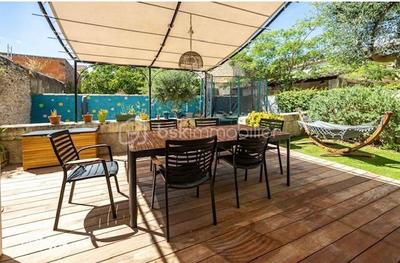 Demeure - 240 m² - 7 pièces