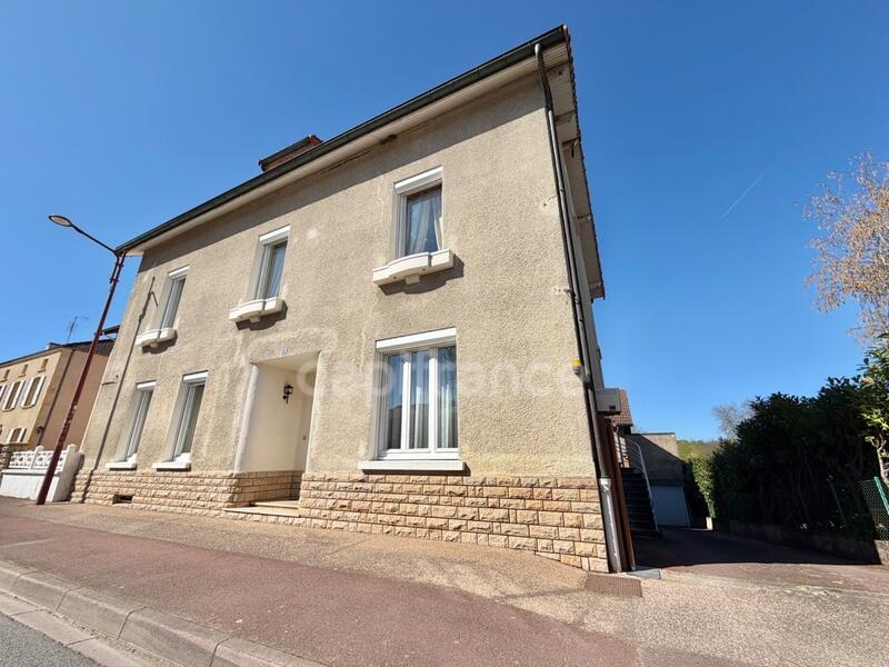 Maison - 220 m² - 9 pièces