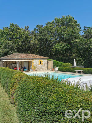 Maison - 207 m² - 6 pièces