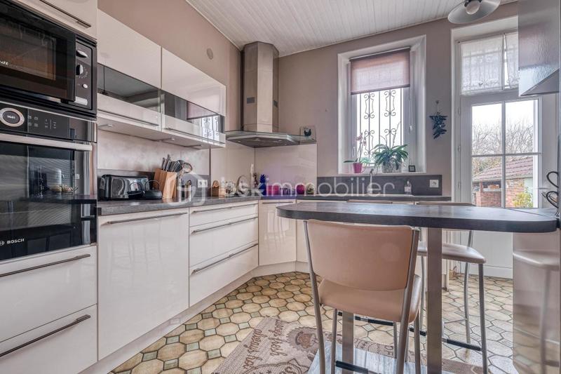 Demeure - 171 m² - 6 pièces