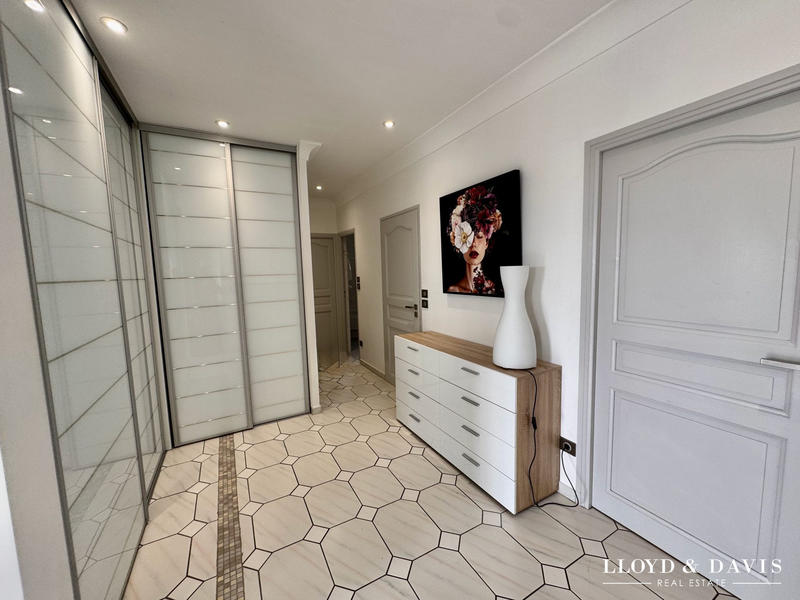 Maison - 236 m² - 7 pièces