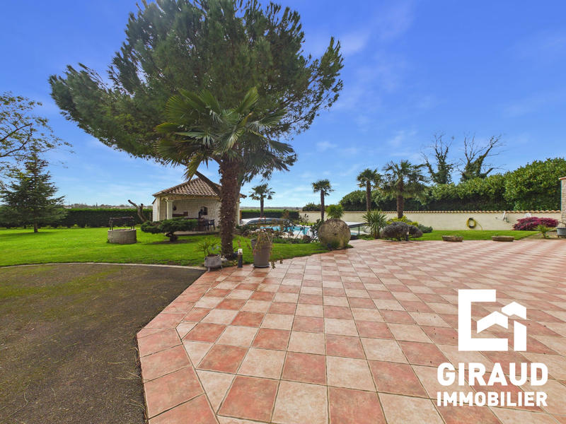 Maison - 162 m² - 8 pièces