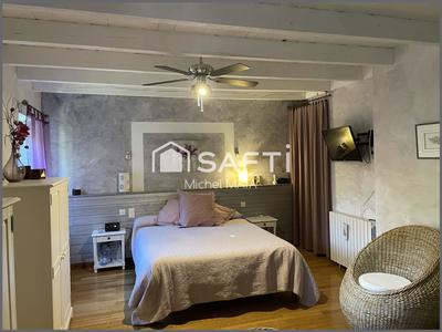 Maison - 232 m² - 6 pièces