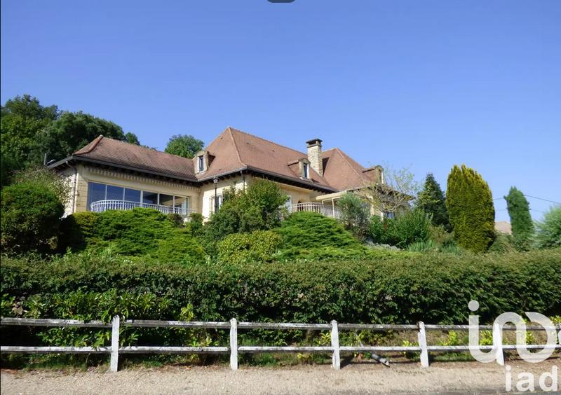 Maison - 250 m² - 7 pièces