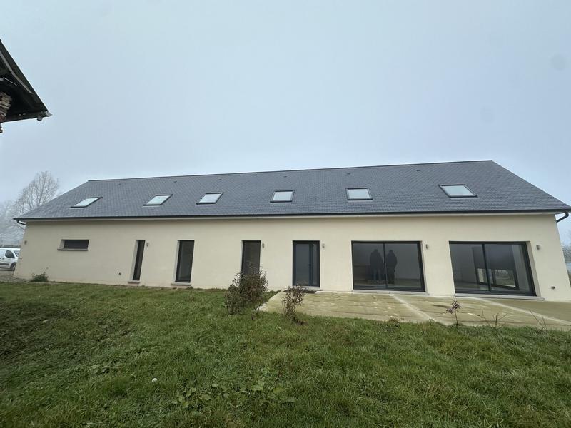 Maison traditionnelle - 340 m² - 5 pièces