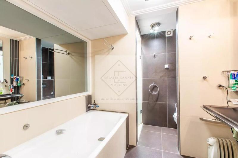 Villa - 247 m² - 6 pièces