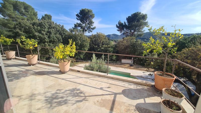 Villa - 237 m² - 8 pièces