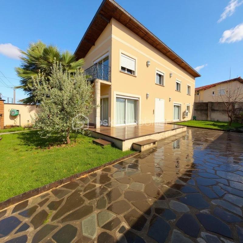 Maison - 185 m² - 6 pièces