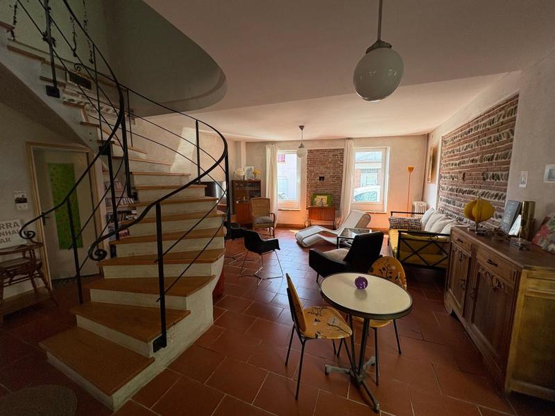 Maison - 252 m² - 7 pièces