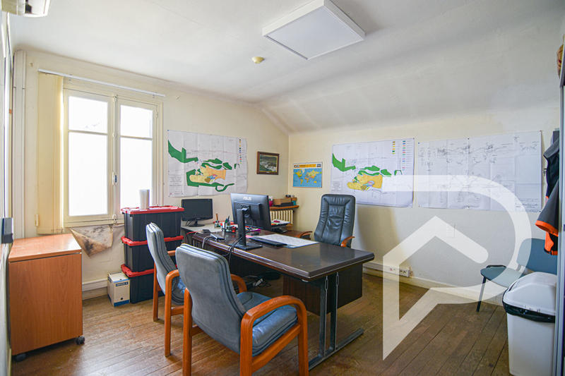 Maison - 270 m² - 11 pièces