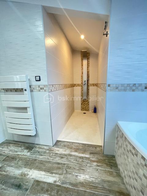 Maison - 257 m² - 9 pièces