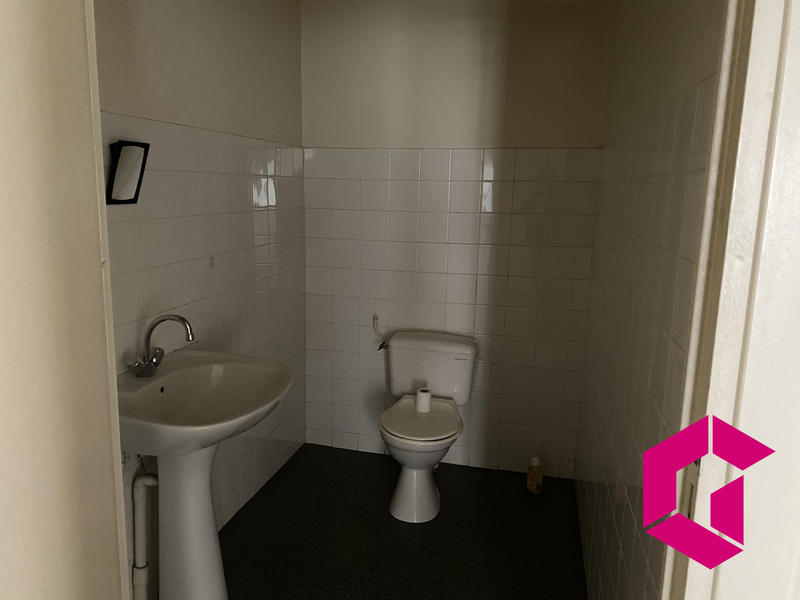 Local commercial - 99 m² - 6 pièces