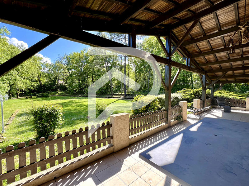 Maison - 220 m² - 7 pièces