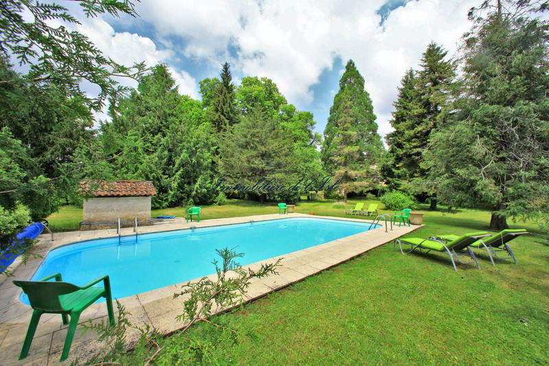 Maison - 792 m² - 14 pièces