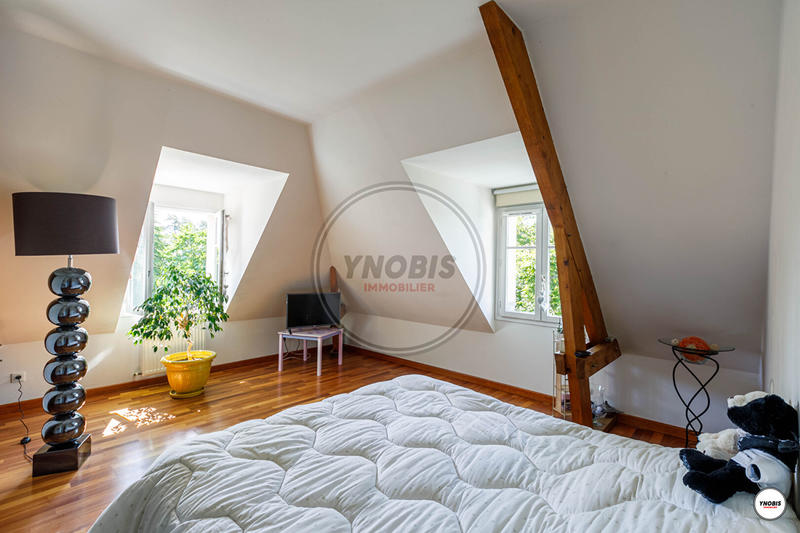 Maison - 236 m² - 9 pièces