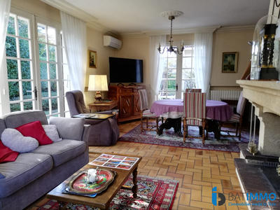 Maison traditionnelle - 195 m² - 10 pièces