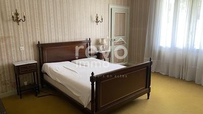 Maison - 221 m² - 11 pièces