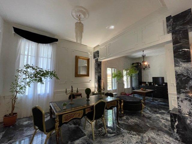 Château - 2 000 m² - 20 pièces