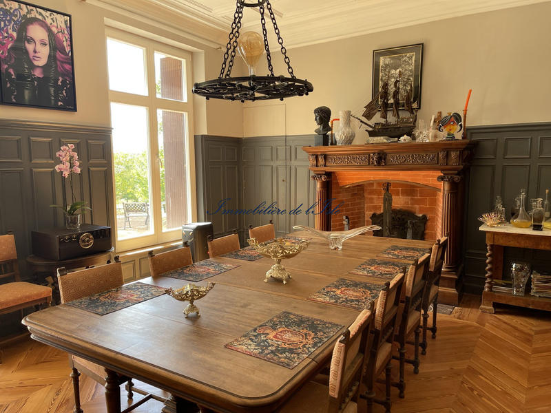 Maison - 420 m² - 13 pièces