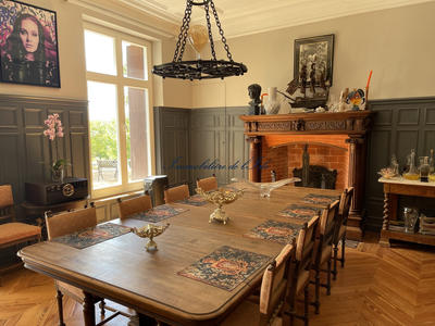 Maison - 420 m² - 13 pièces