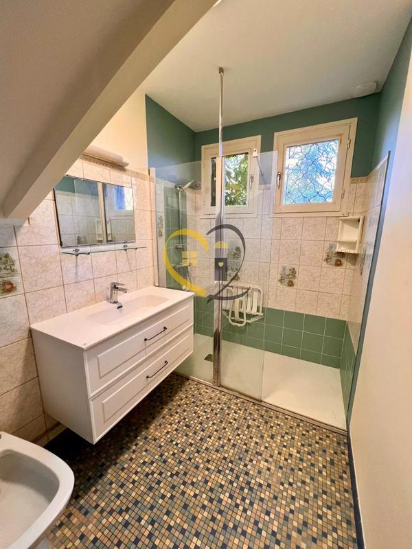 Maison - 205 m² - 8 pièces