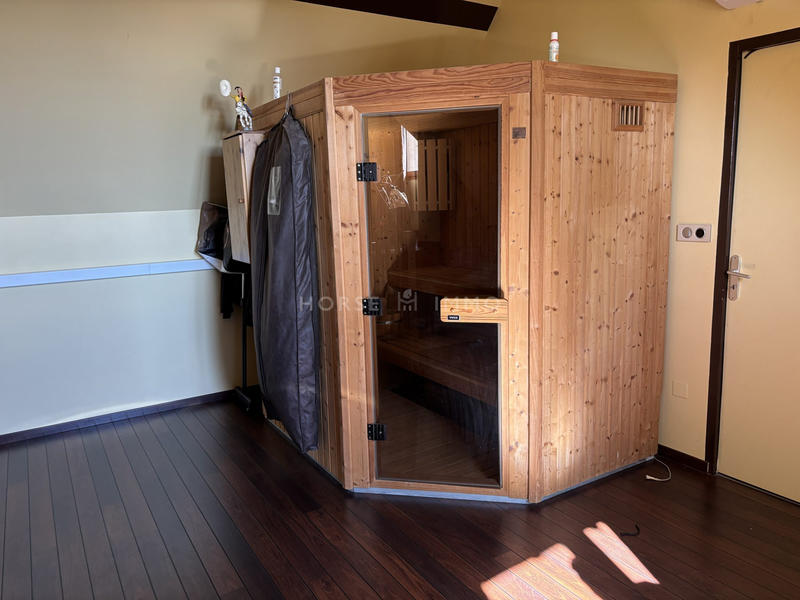 Maison - 310 m² - 7 pièces