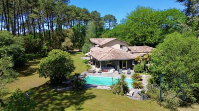 Maison contemporaine - 360 m² - 8 pièces