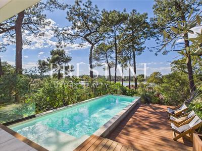 Maison - 290 m² - 10 pièces