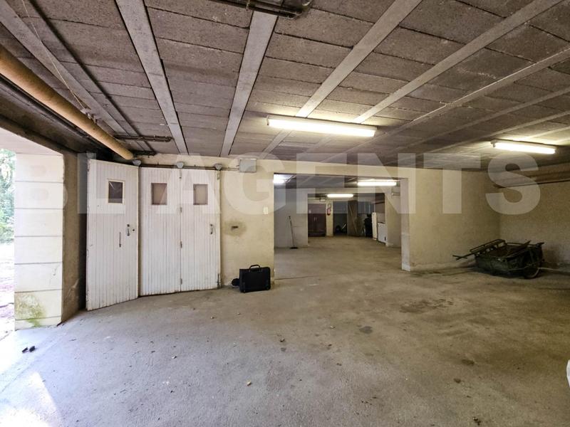 Maison traditionnelle - 250 m² - 8 pièces