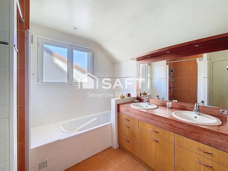 Maison - 143 m² - 6 pièces