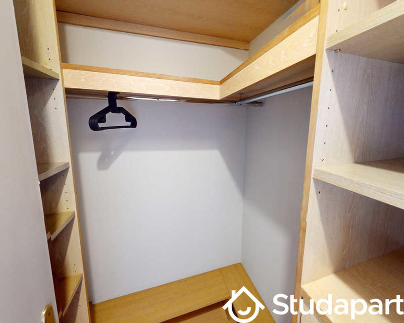 Chambre - 100 m² - 1 pièce