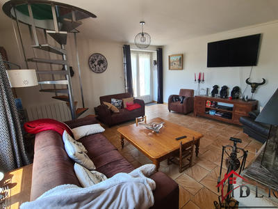 Maison - 210 m² - 9 pièces