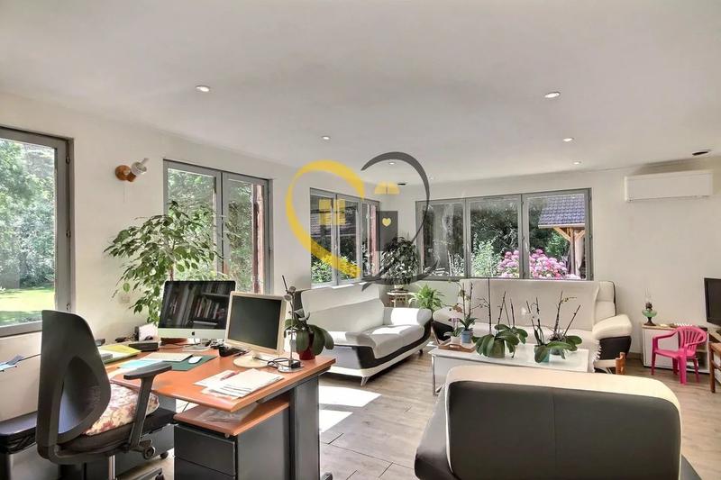 Propriété - 246 m² - 9 pièces