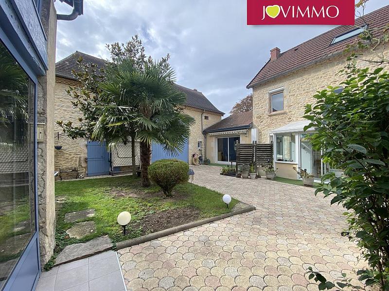 Maison - 237 m² - 9 pièces