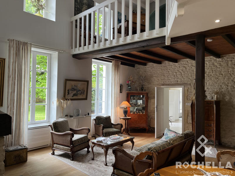 Maison - 244 m² - 8 pièces