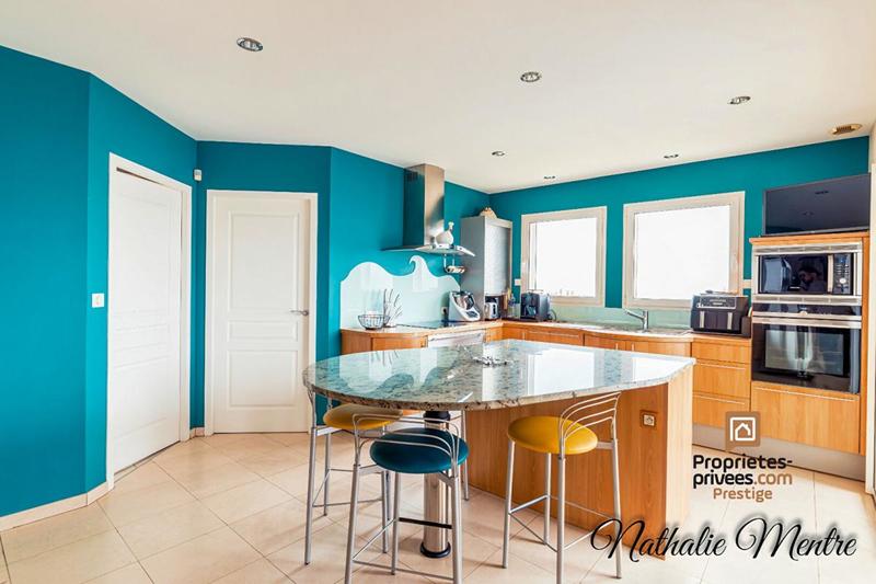 Maison - 250 m² - 7 pièces