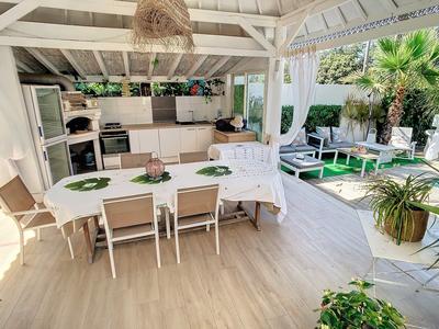 Villa - 284 m² - 8 pièces