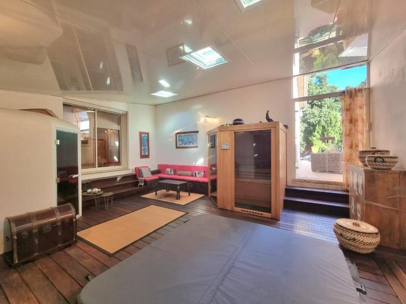 Propriété - 425 m² - 7 pièces