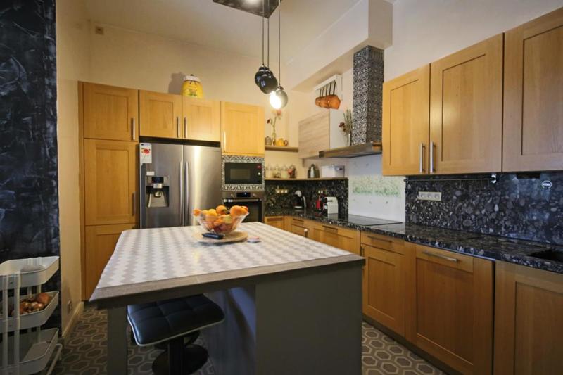 Maison de maîtres - 300 m² - 9 pièces