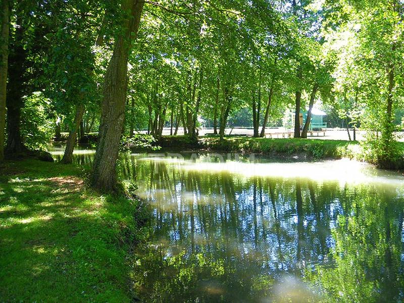 Maison - 530 m² - 19 pièces