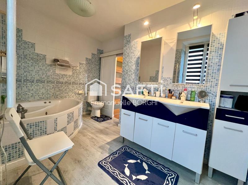 Maison - 1 032 m² - 12 pièces