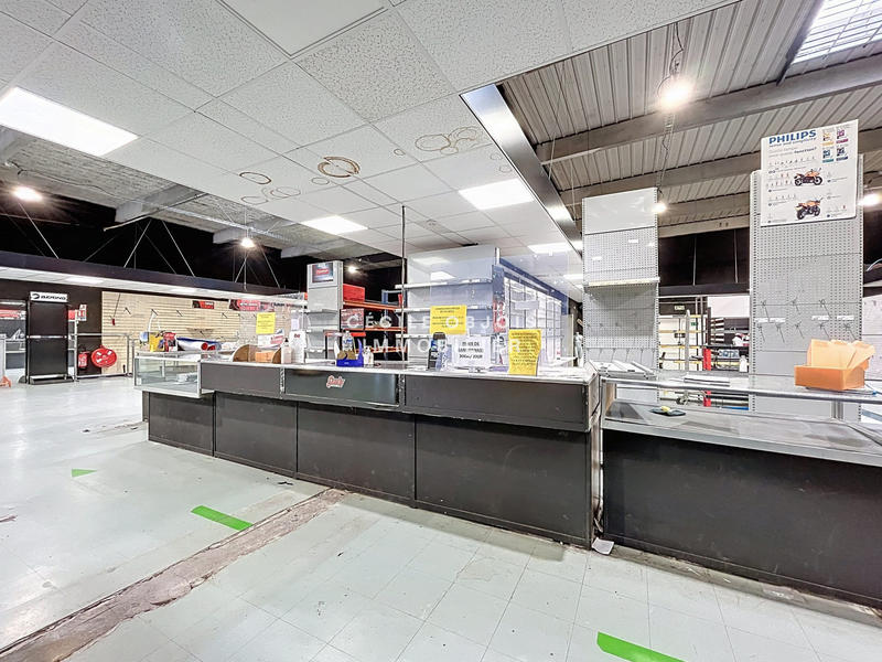 Local commercial - 331 m²