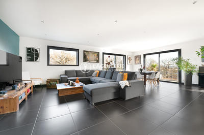 Maison - 184 m² - 6 pièces