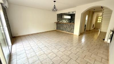 Maison - 92 m² - 5 pièces