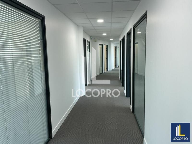 Bureau - 3 716 m²