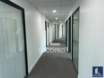 Bureau - 3 716 m²