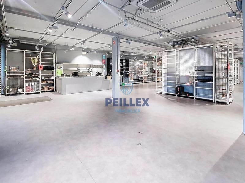 Local commercial - 476 m² - 3 pièces
